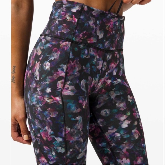 Lululemon Fast And Free Short 10" *Non-Reflective
Activate Floral Multi Size 2 - Picture 1 of 12